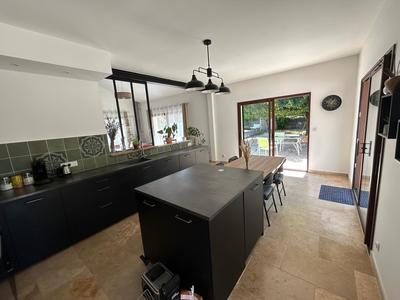 Maison - 221 m² - 5 pièces