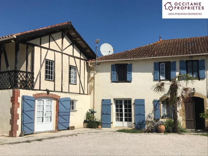 Propriété - 460 m² - 22 pièces