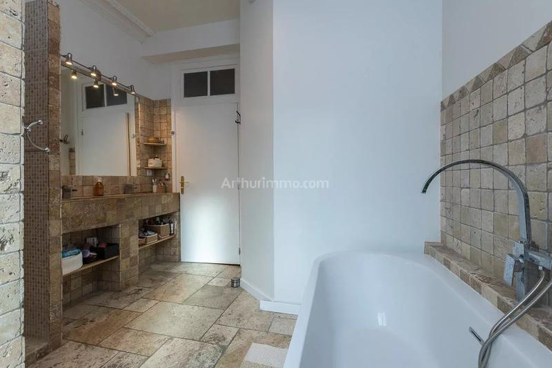 Maison - 237 m² - 9 pièces