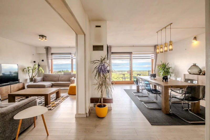 Maison - 216 m² - 9 pièces