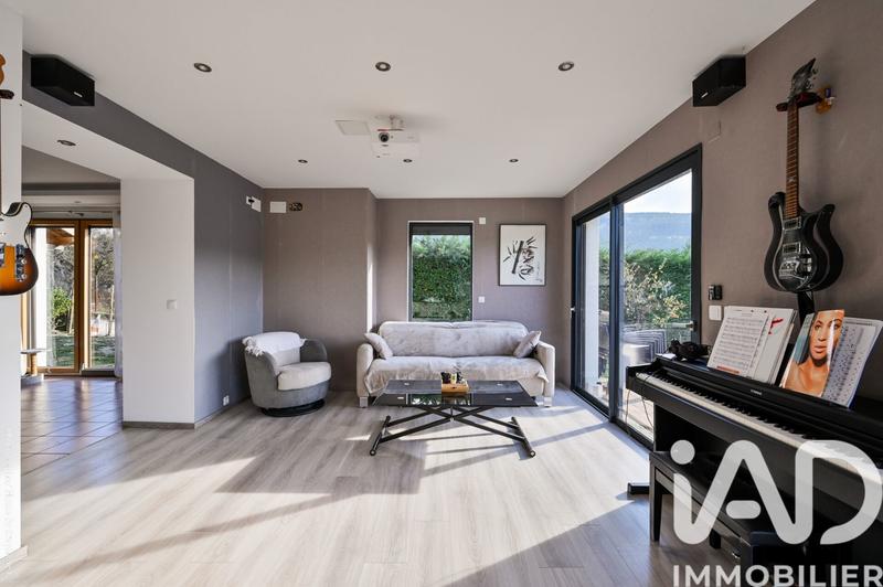 Maison - 180 m² - 8 pièces
