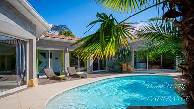 Maison - 237 m² - 8 pièces