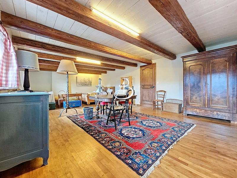 Maison - 331 m² - 12 pièces