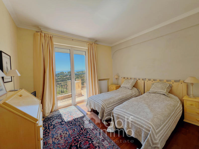 Maison - 225 m² - 6 pièces