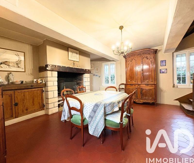 Maison - 305 m² - 8 pièces