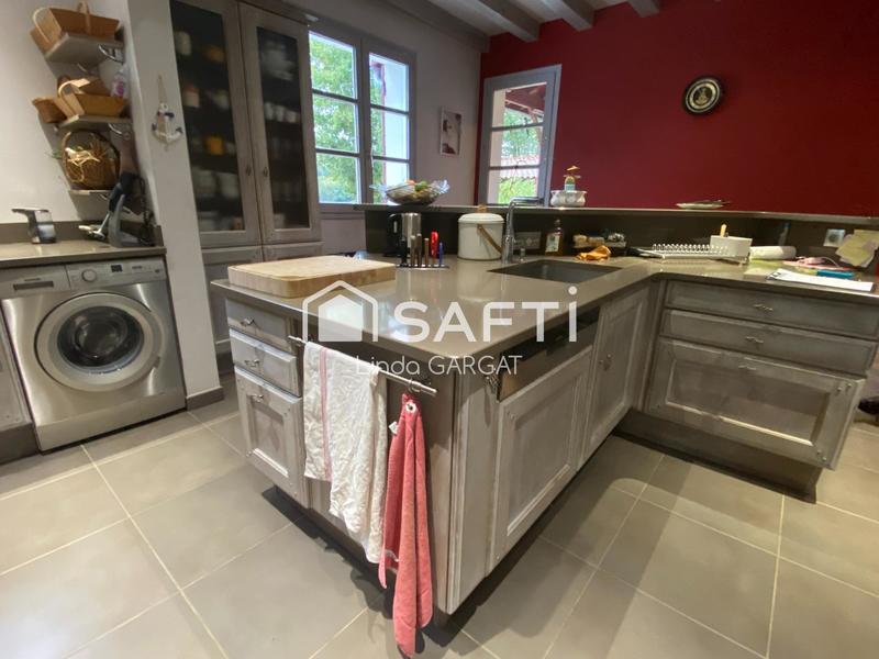 Maison - 210 m² - 8 pièces