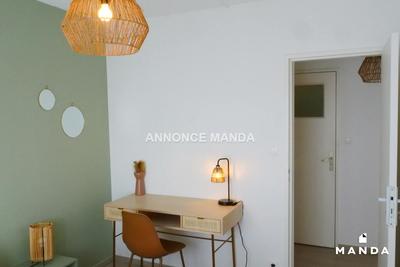 Chambre - 11 m² - 4 pièces