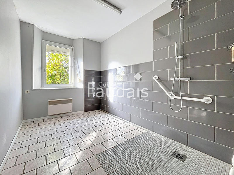 Maison - 212 m² - 8 pièces