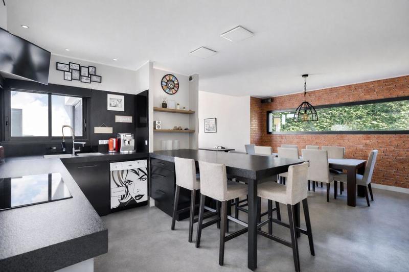 Propriété - 169 m² - 7 pièces