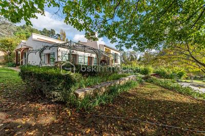 Demeure - 246 m² - 7 pièces