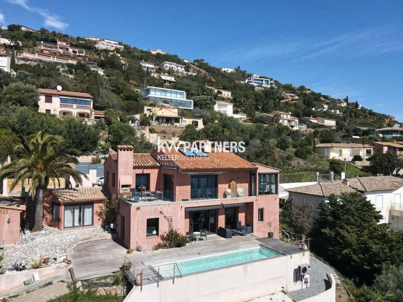 Propriété - 215 m² - 7 pièces