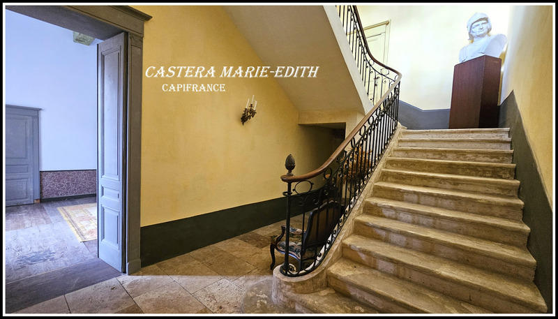 Maison - 372 m² - 15 pièces