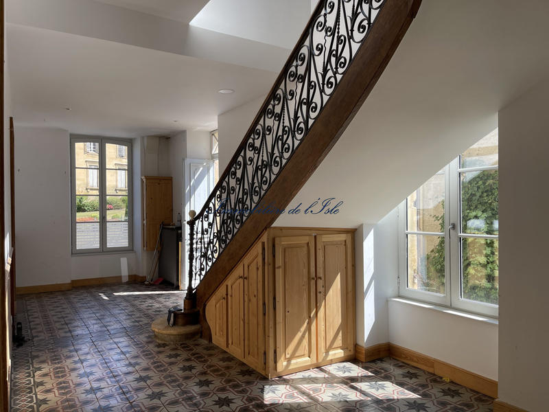 Maison - 280 m² - 11 pièces