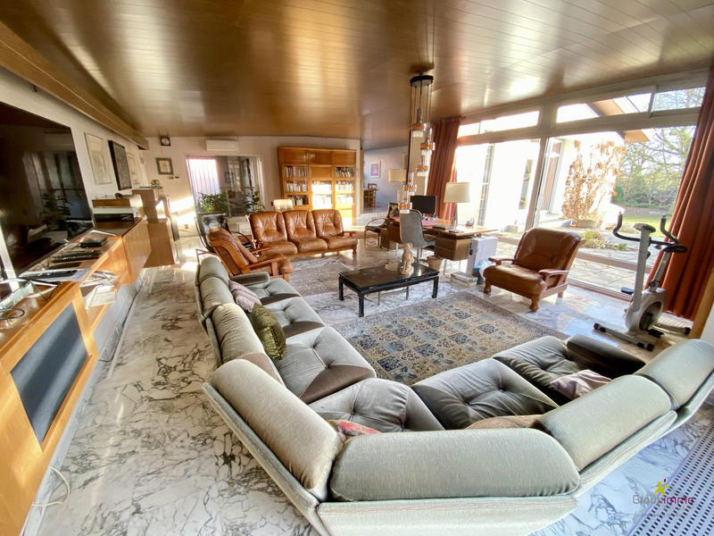 Maison - 223 m² - 7 pièces