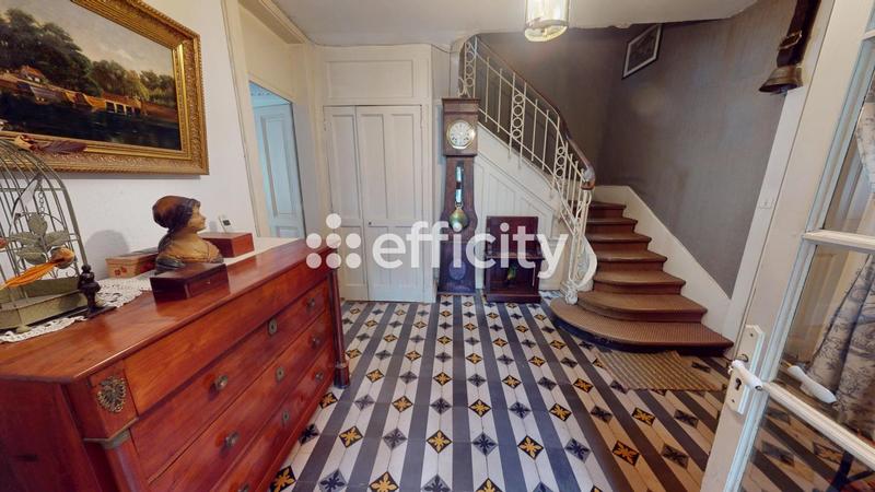 Maison - 296 m² - 12 pièces