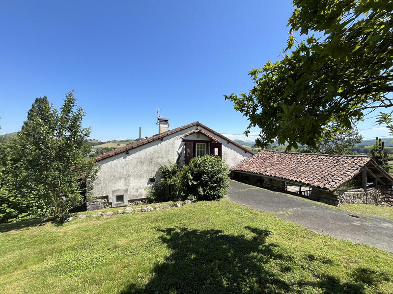 Maison - 325 m² - 11 pièces