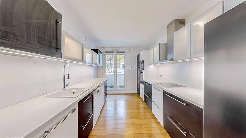 Appartement - 93 m² - 4 pièces