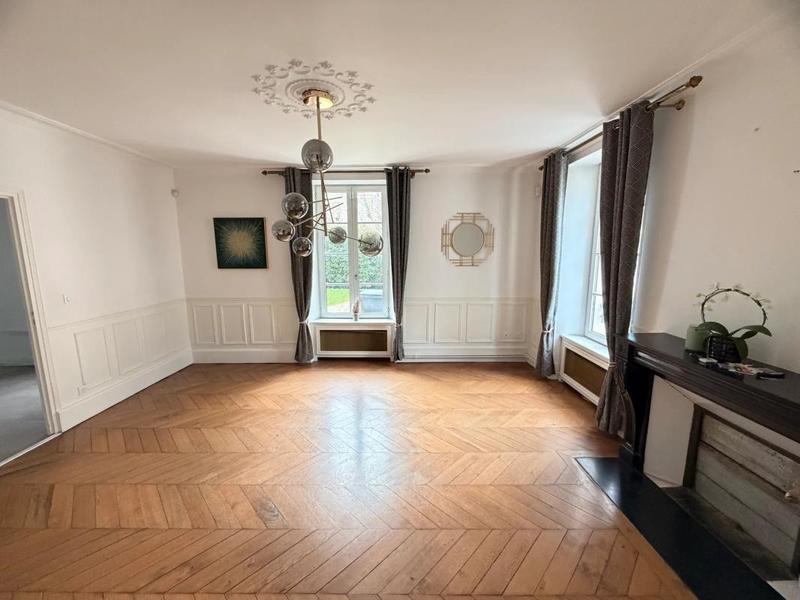 Maison - 500 m² - 10 pièces