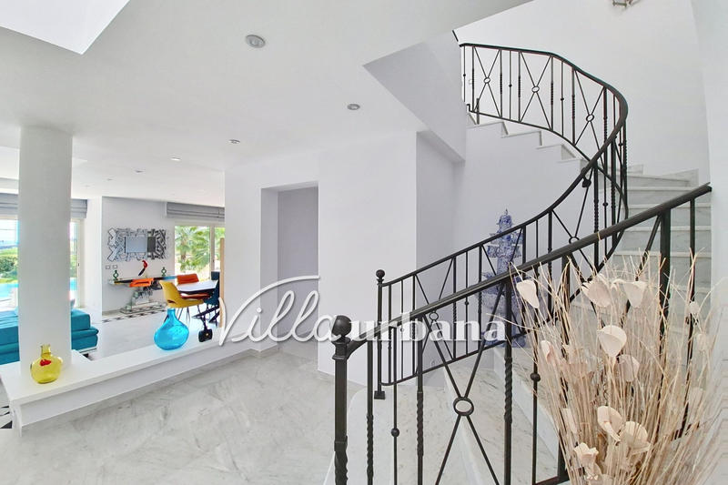 Maison - 218 m² - 6 pièces