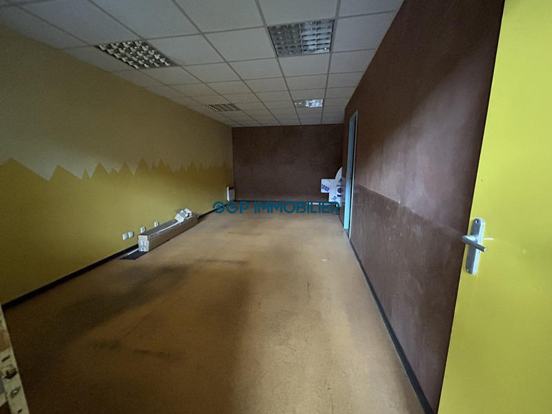 Local commercial - 605 m² - 3 pièces