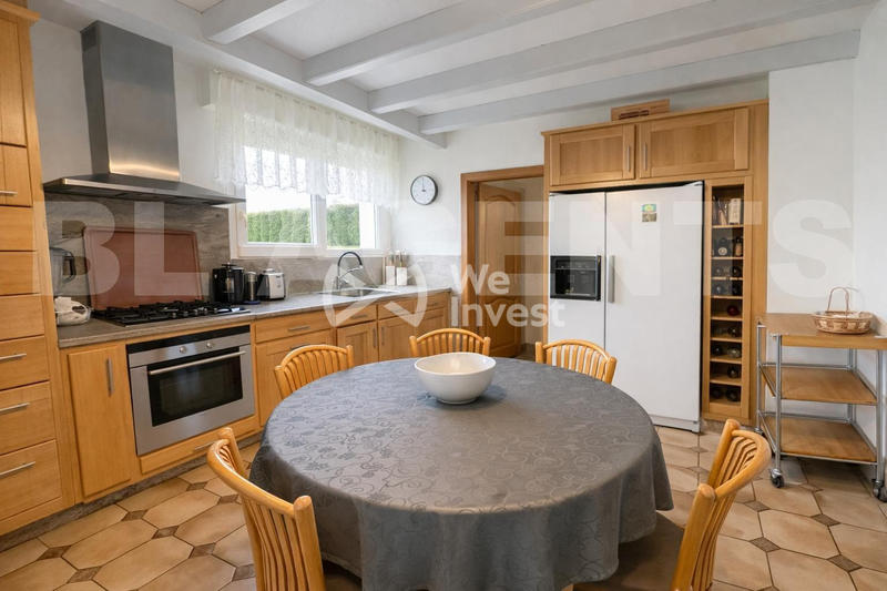 Maison - 270 m² - 8 pièces