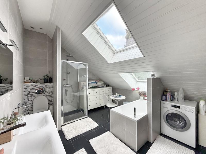 Maison - 211 m² - 7 pièces