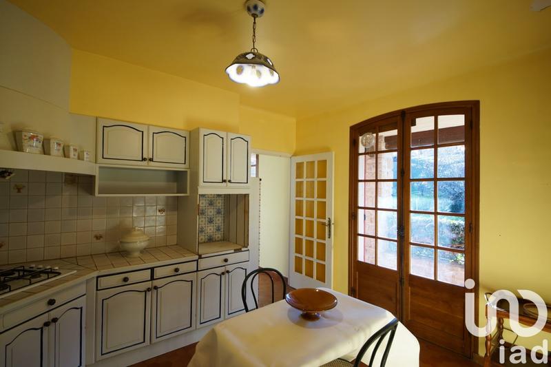 Maison - 235 m² - 10 pièces