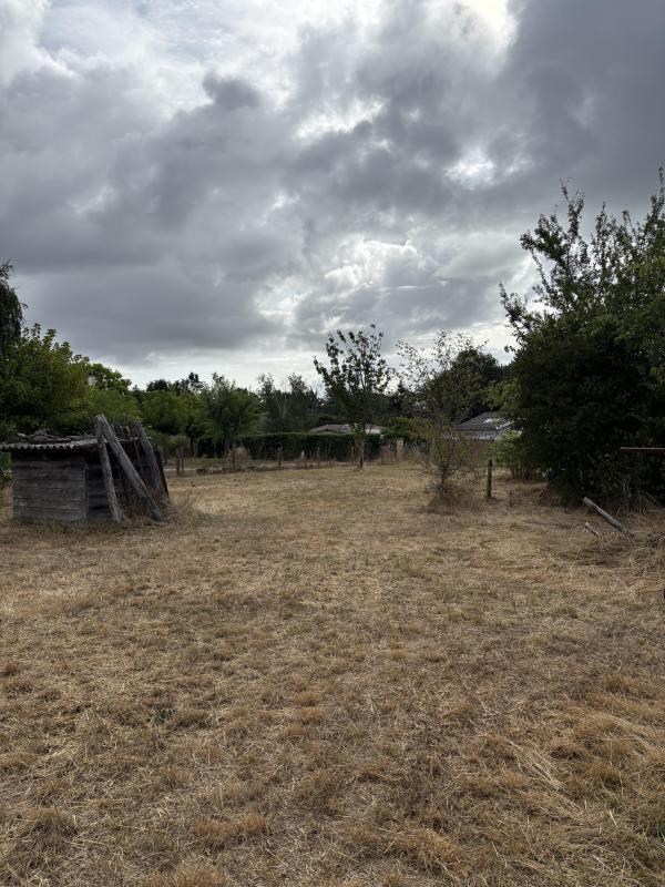 Terrain constructible - 1 661 m²