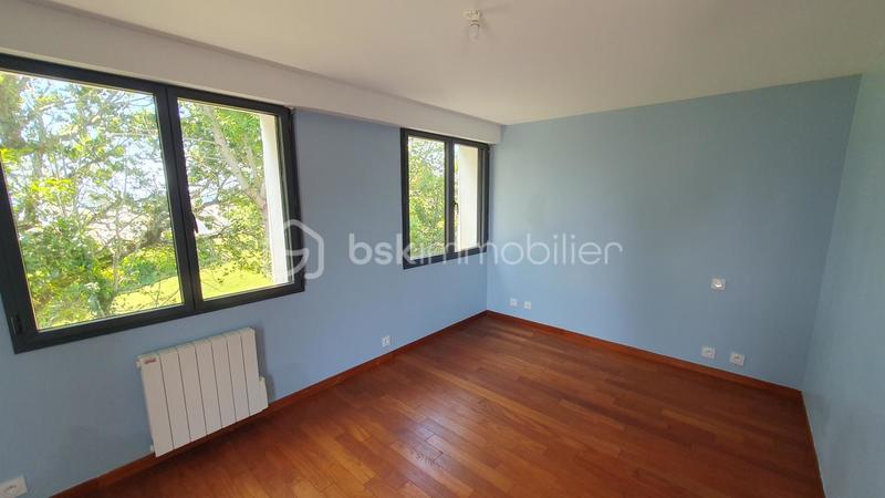 Maison - 210 m² - 10 pièces