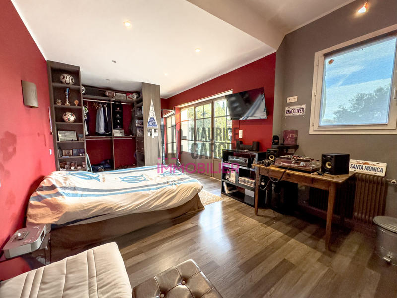 Maison traditionnelle - 180 m² - 8 pièces