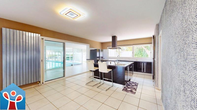 Maison - 230 m² - 5 pièces