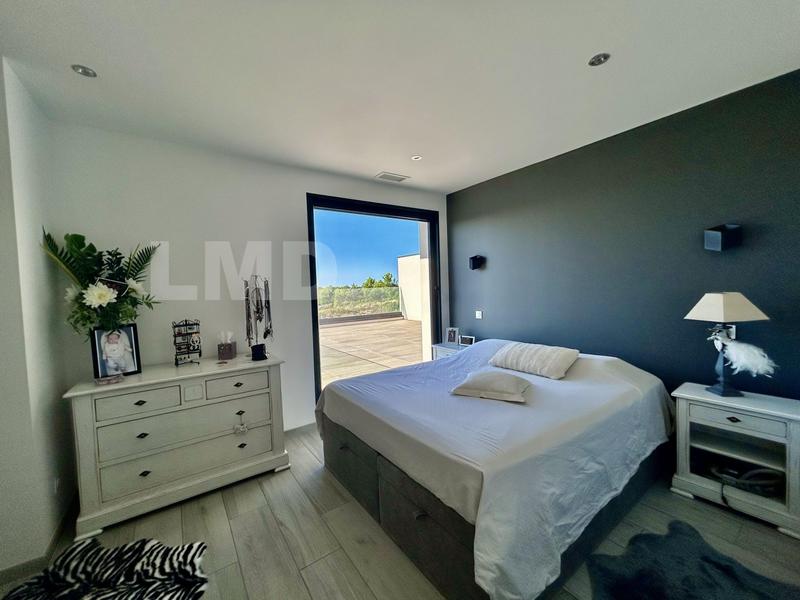 Maison - 235 m² - 7 pièces