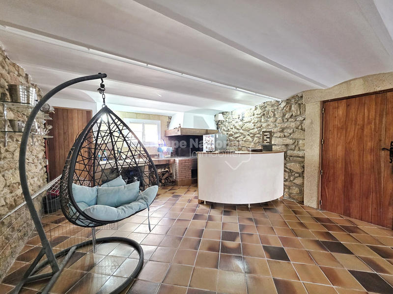 Maison - 270 m² - 6 pièces