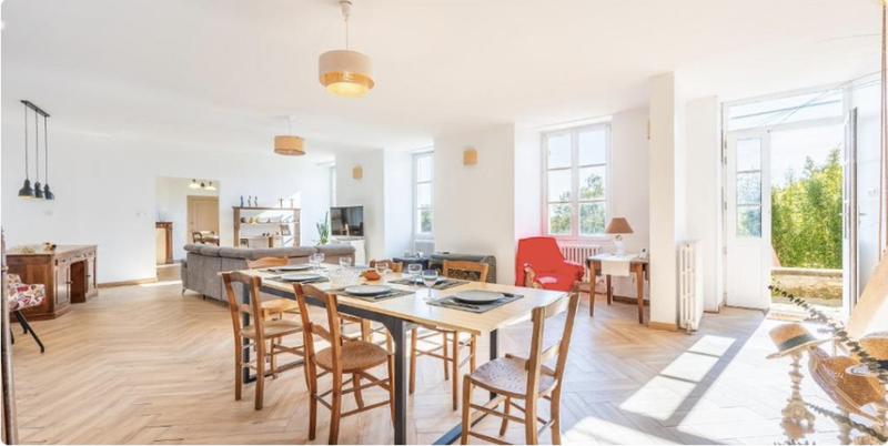 Maison - 230 m² - 6 pièces