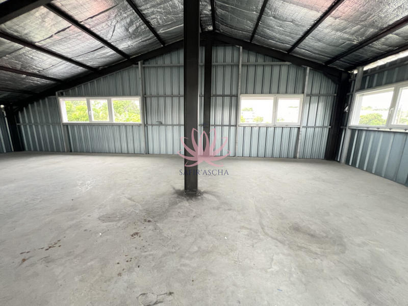 Local commercial - 150 m² - 1 pièce