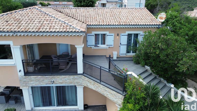 Maison - 225 m² - 9 pièces