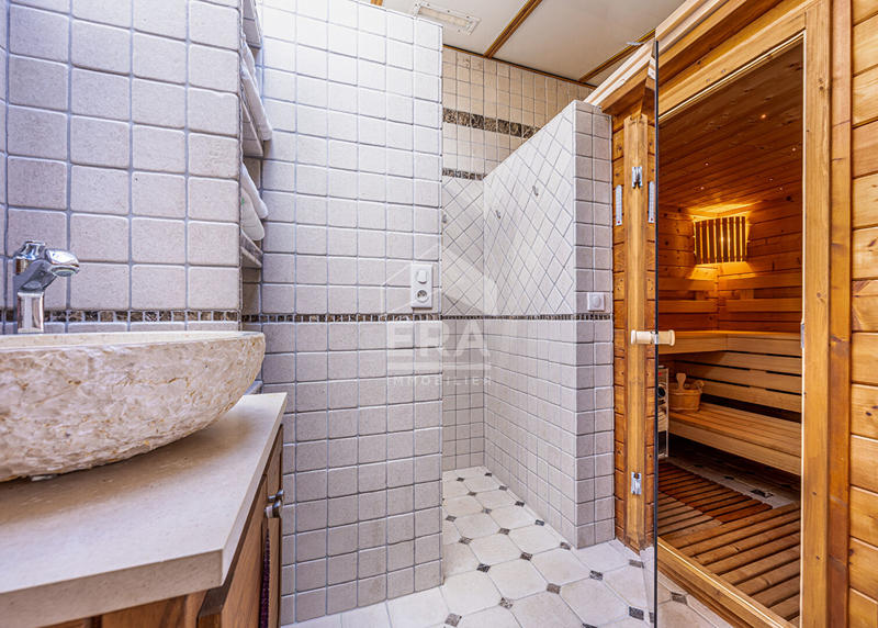 Maison - 328 m² - 9 pièces