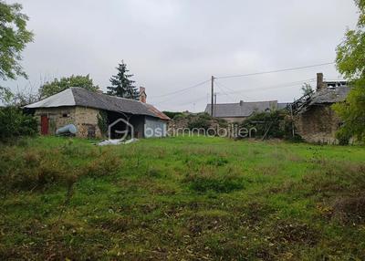 Corps de ferme - 1 577 m² - 2 pièces