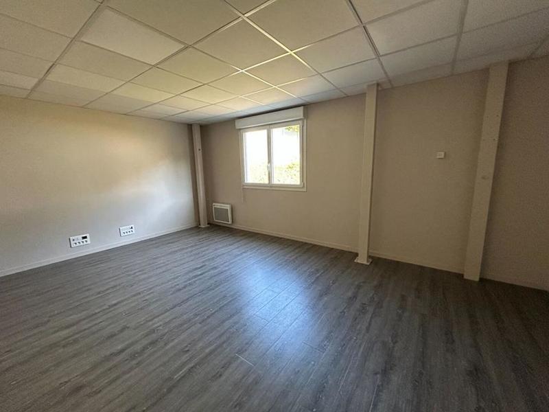 Local d'activité / Entrepôt - 760 m² - 19 pièces