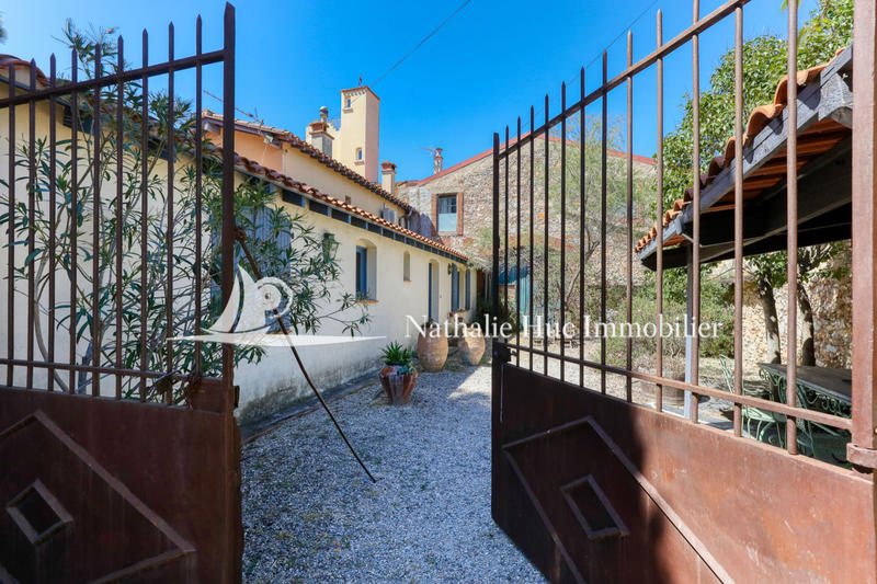 Propriété - 956 m² - 20 pièces