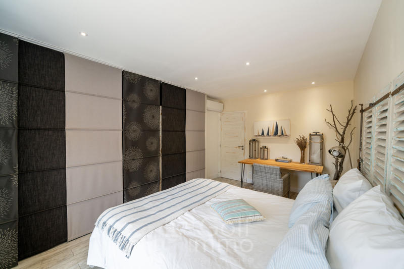 Villa - 220 m² - 5 pièces