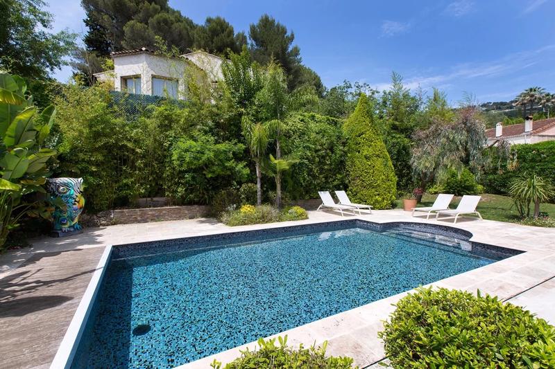 Villa - 300 m² - 6 pièces