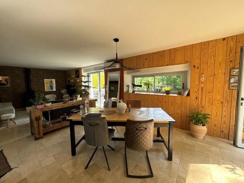 Maison - 280 m² - 9 pièces