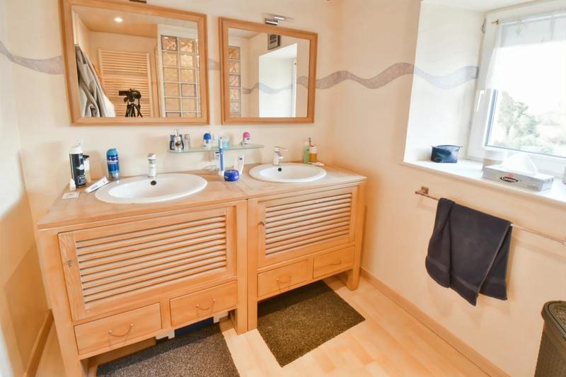 Maison en pierre - 365 m² - 7 pièces