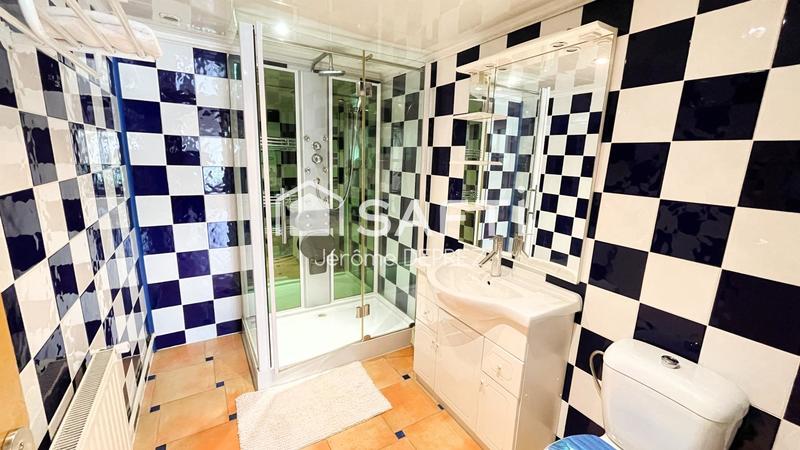 Maison - 244 m² - 11 pièces