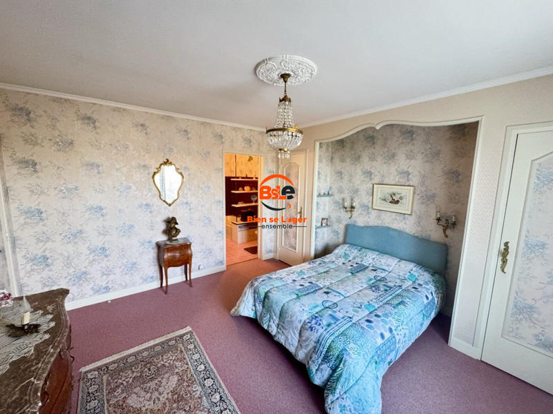 Maison - 180 m² - 7 pièces