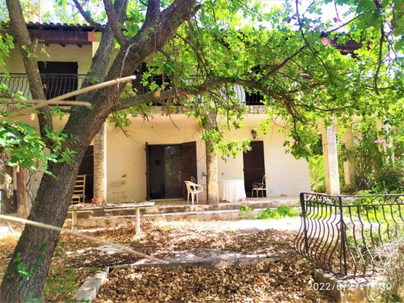 Maison - 220 m² - 8 pièces