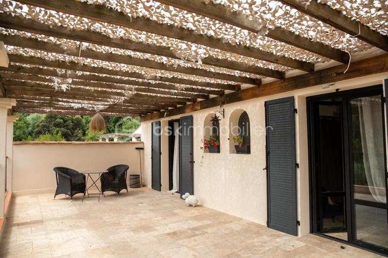 Demeure - 262 m² - 7 pièces