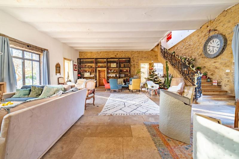 Maison - 480 m² - 13 pièces