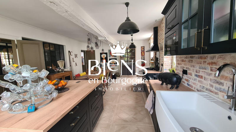 Maison - 259 m² - 8 pièces